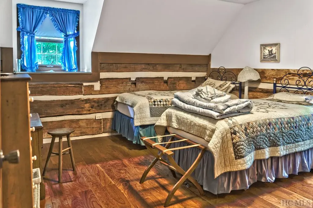 451 Buck Knob Road Scaly Mountain NC 28775