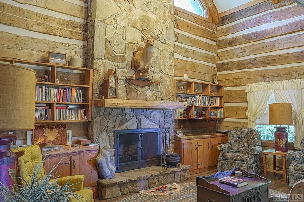 451 Buck Knob Road Scaly Mountain NC 28775