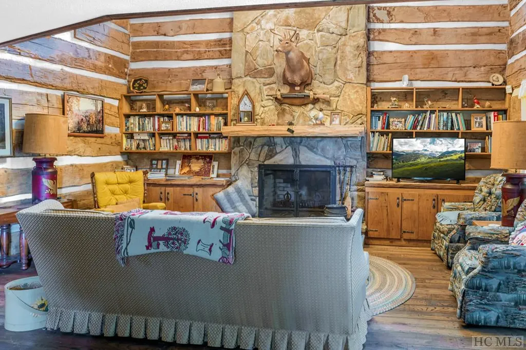 451 Buck Knob Road Scaly Mountain NC 28775