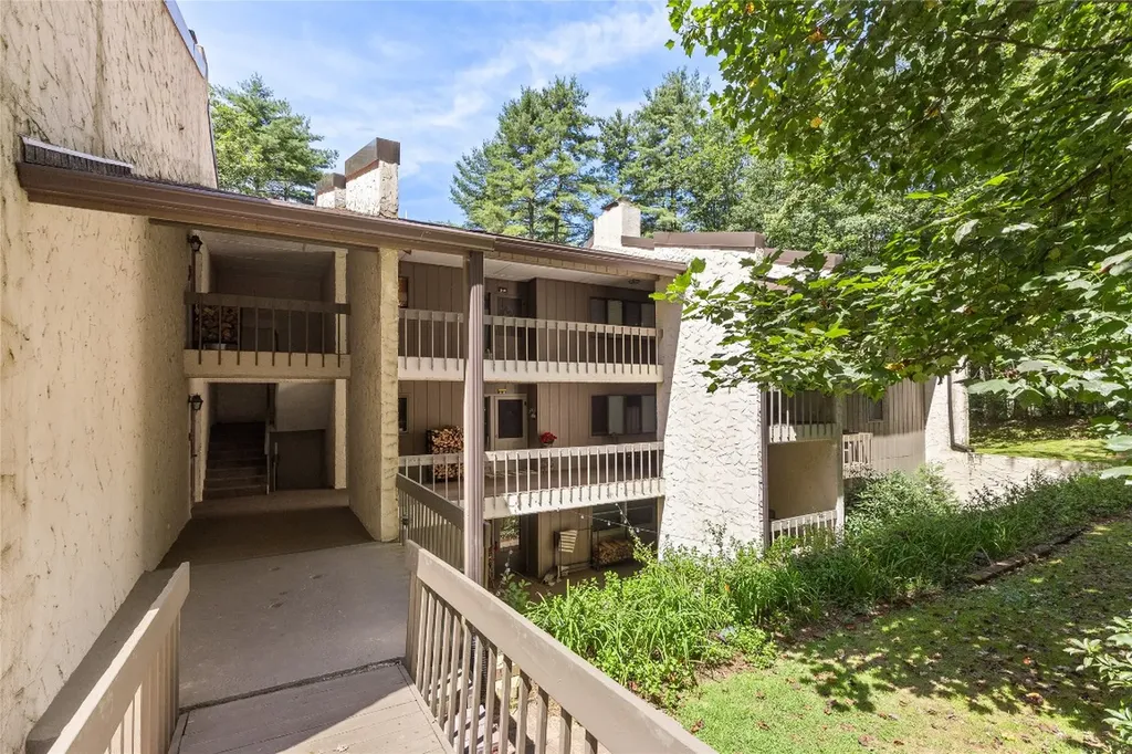 98 Dogwood Knob Sapphire NC 28774