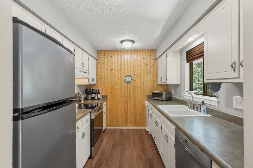 98 Dogwood Knob Sapphire NC 28774