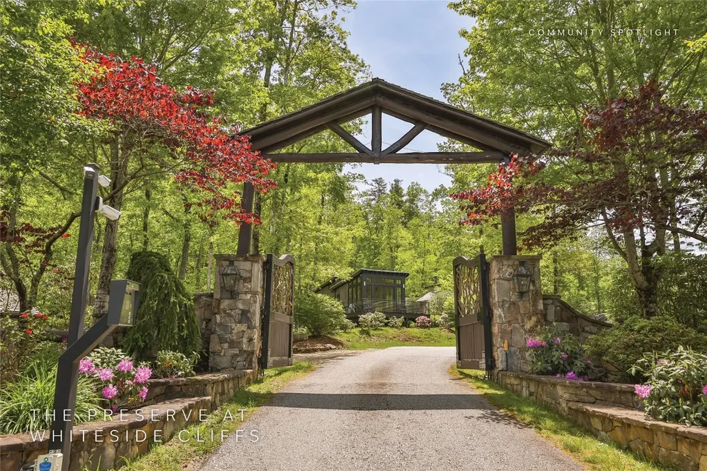 61 Moonstone Loop Highlands NC 28741