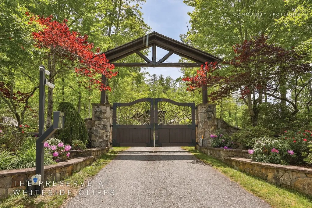 61 Moonstone Loop Highlands NC 28741