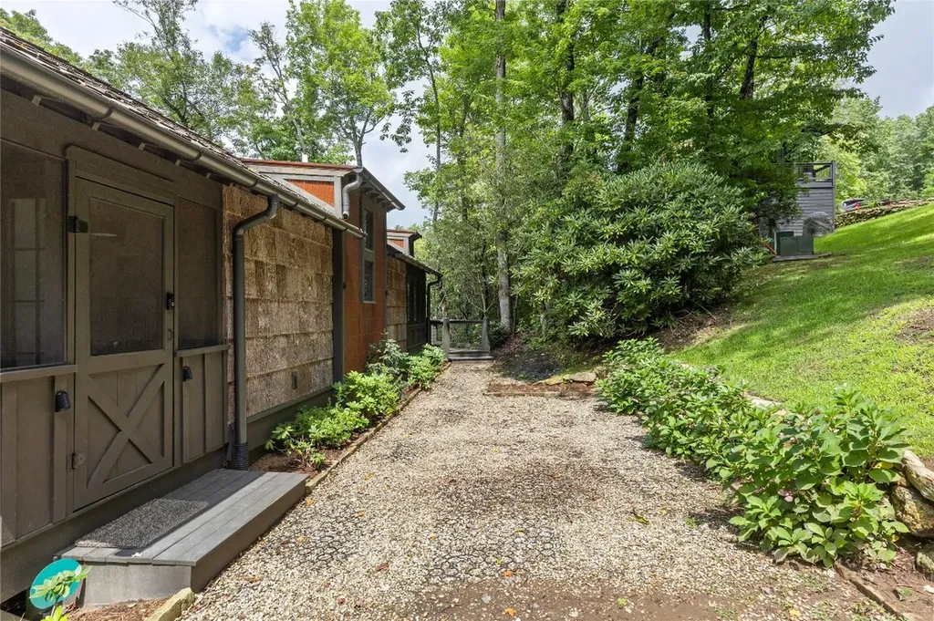 61 Moonstone Loop Highlands NC 28741