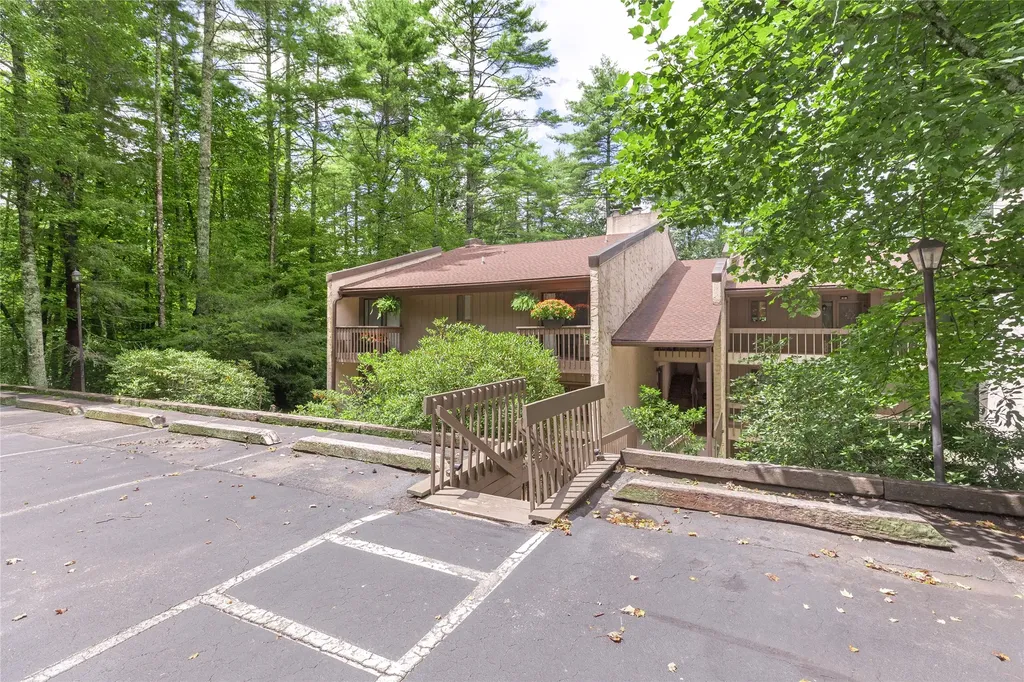 98 Dogwood Knob Sapphire NC 28774