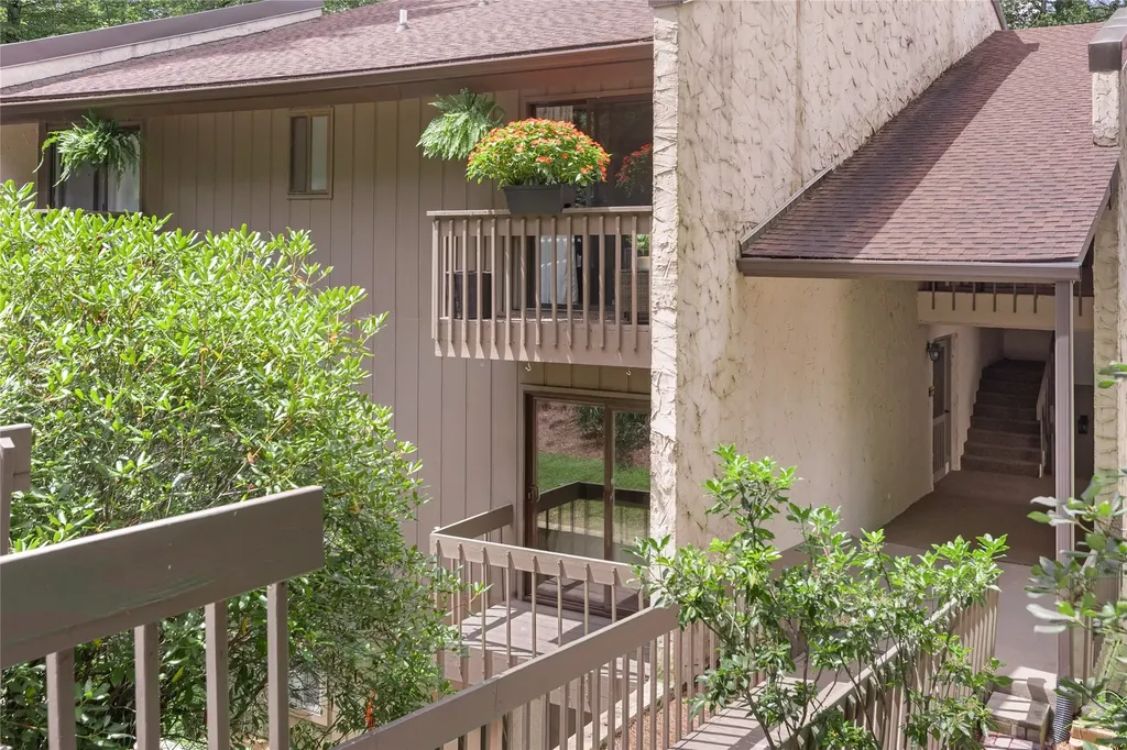 98 Dogwood Knob Sapphire NC 28774