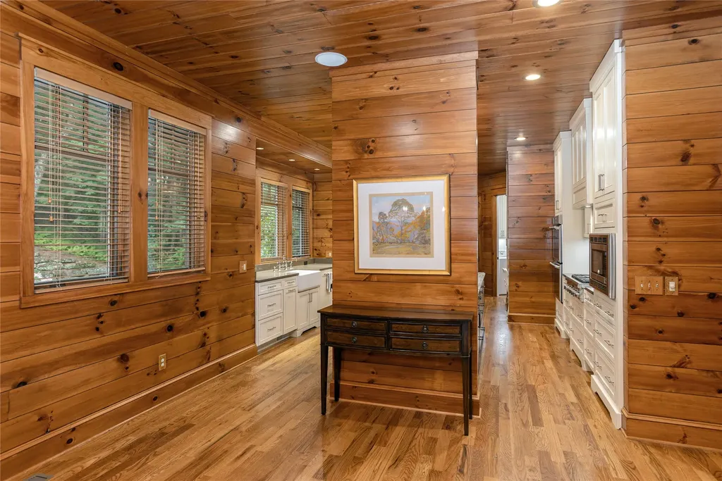 90 Creekwood Court Highlands NC 28741