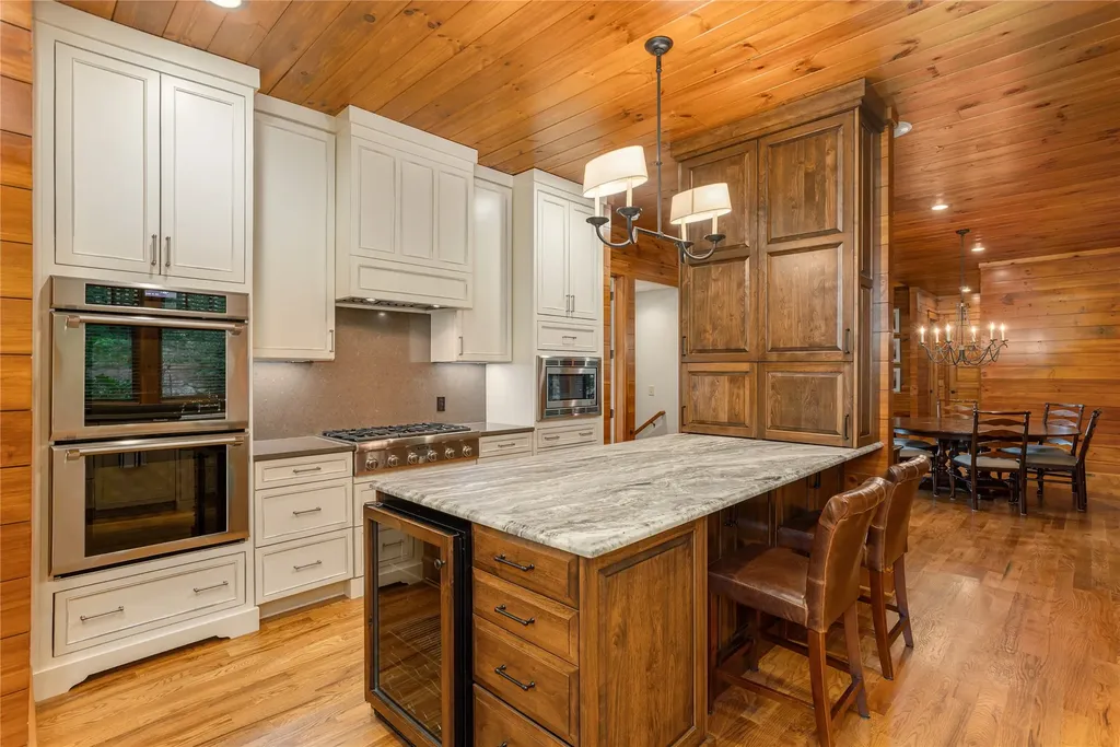 90 Creekwood Court Highlands NC 28741