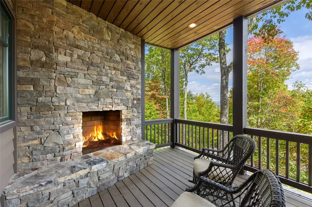 90 Creekwood Court Highlands NC 28741