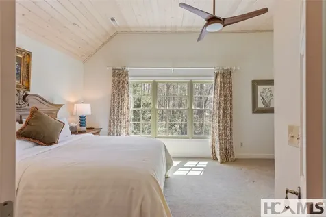 26 Valentine Lane Highlands NC 28741