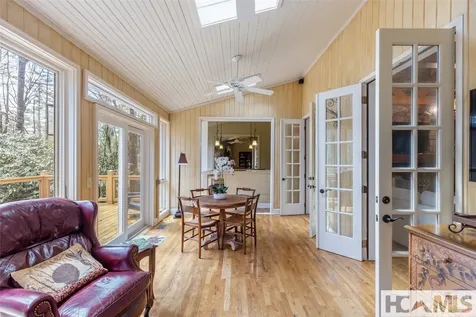 26 Valentine Lane Highlands NC 28741