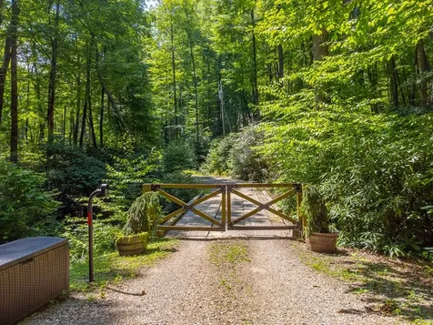 6736 Wayah Road Franklin NC 28734