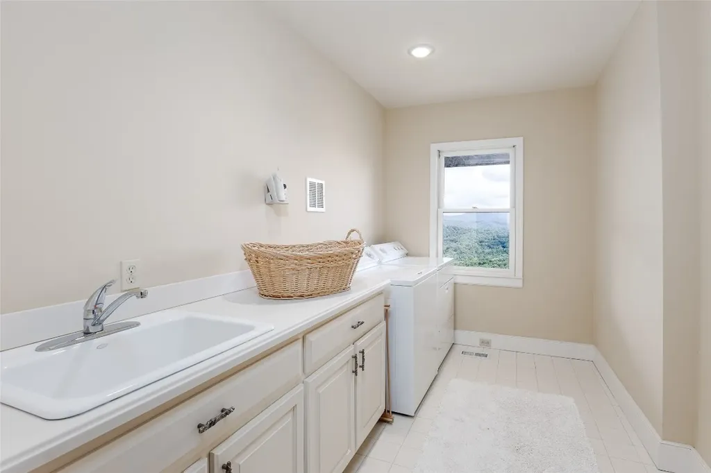 289 Lower Brushy Face Road Highlands NC 28741