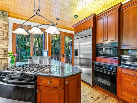 46 Mills Creek Drive Lake Toxaway NC 28747