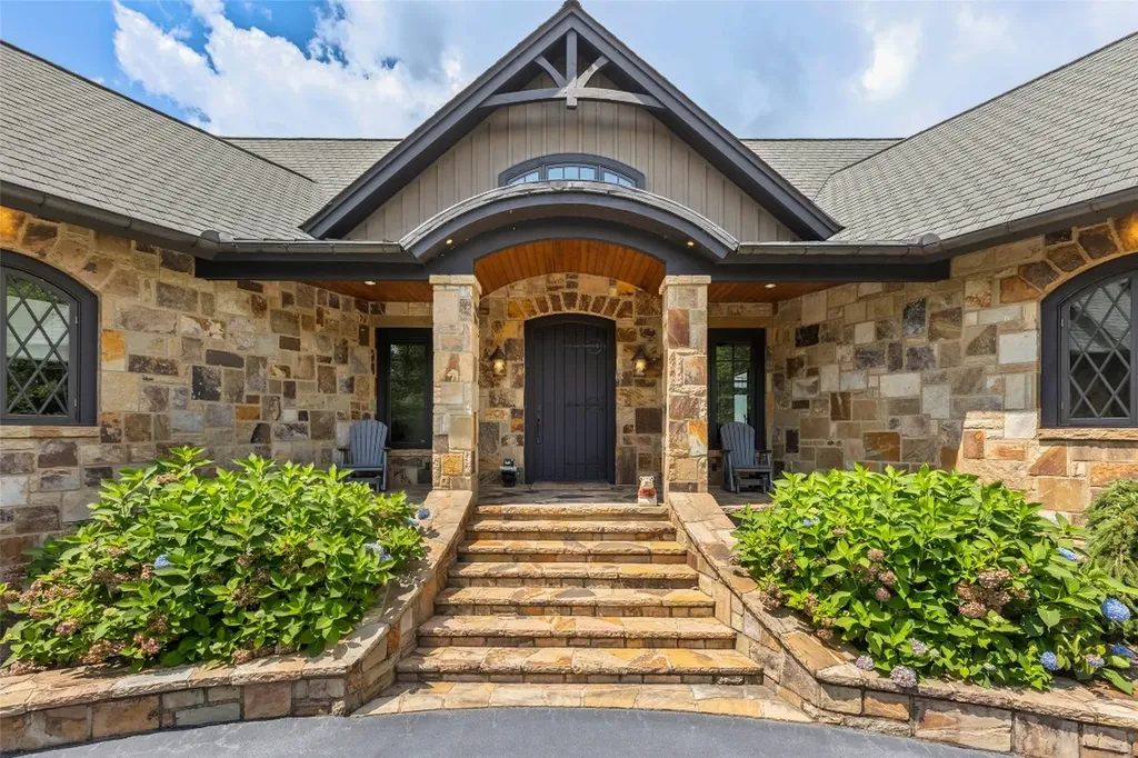 871 Garnet Rock Trail Highlands NC 28741