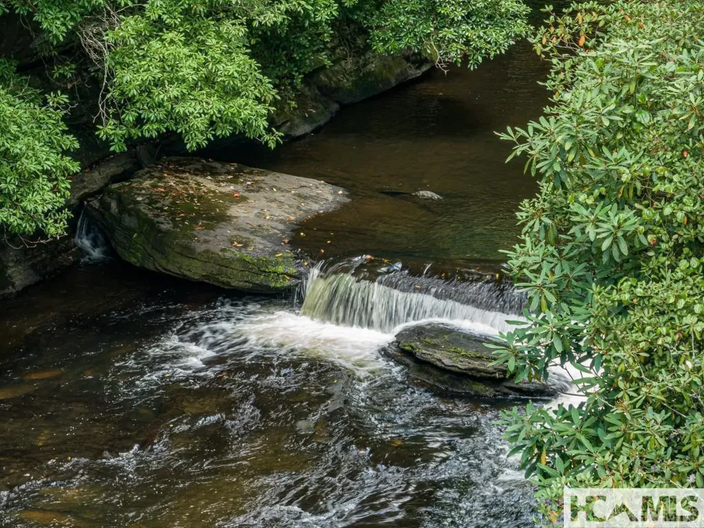 Sapphire NC, 109R Rockhouse Falls Lane