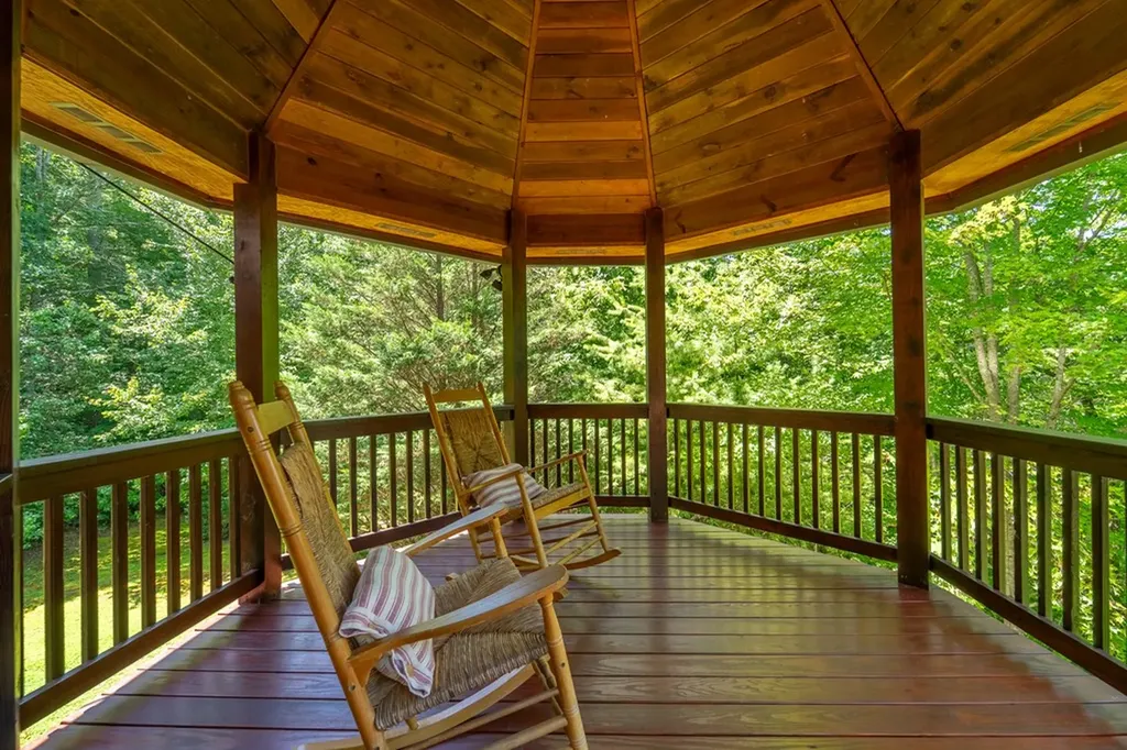 301 Cardinal Ridge Drive Highlands NC 28741