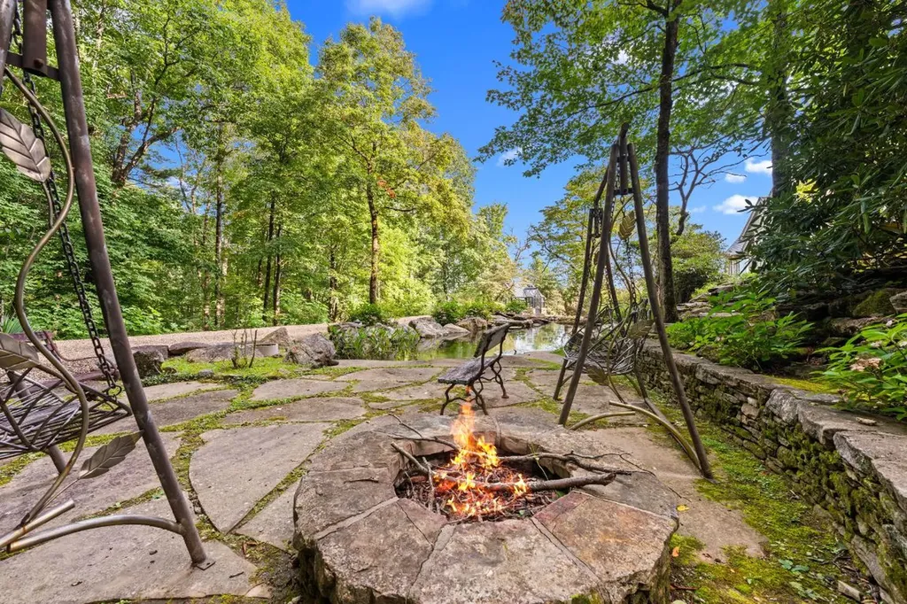 214 South Old Walhalla Road Highlands NC 28741