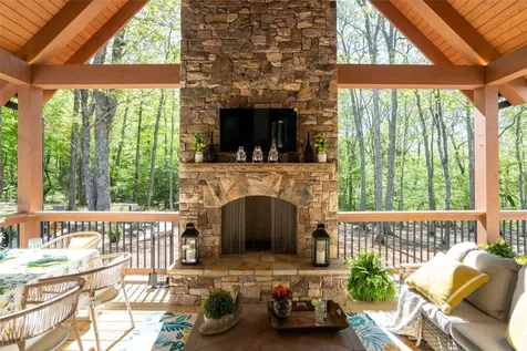 1984 New Settlers Way Glenville NC 28736