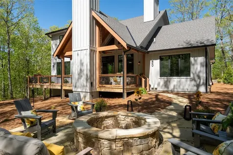 1984 New Settlers Way Glenville NC 28736