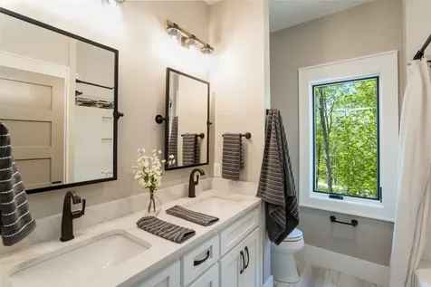 1984 New Settlers Way Glenville NC 28736