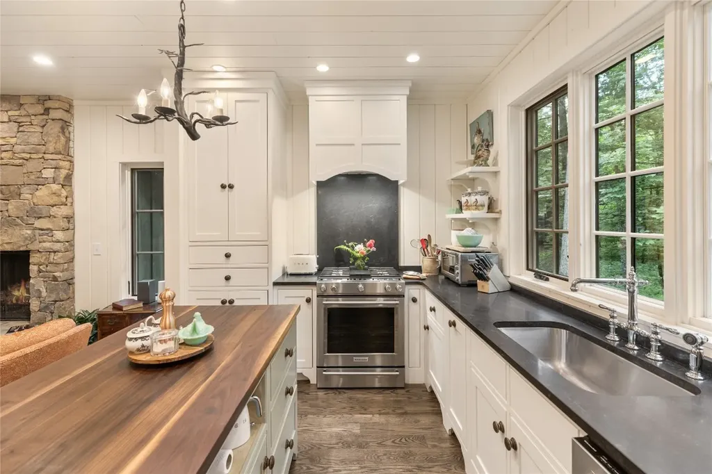 68 Firesong Lane Glenville NC 28736