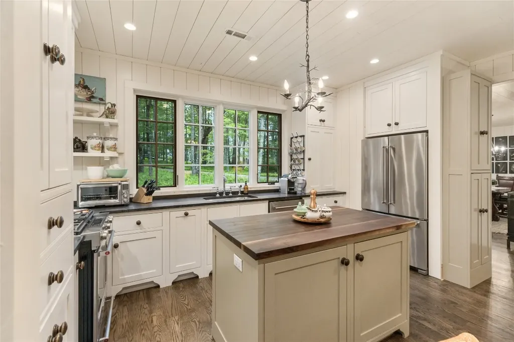 68 Firesong Lane Glenville NC 28736