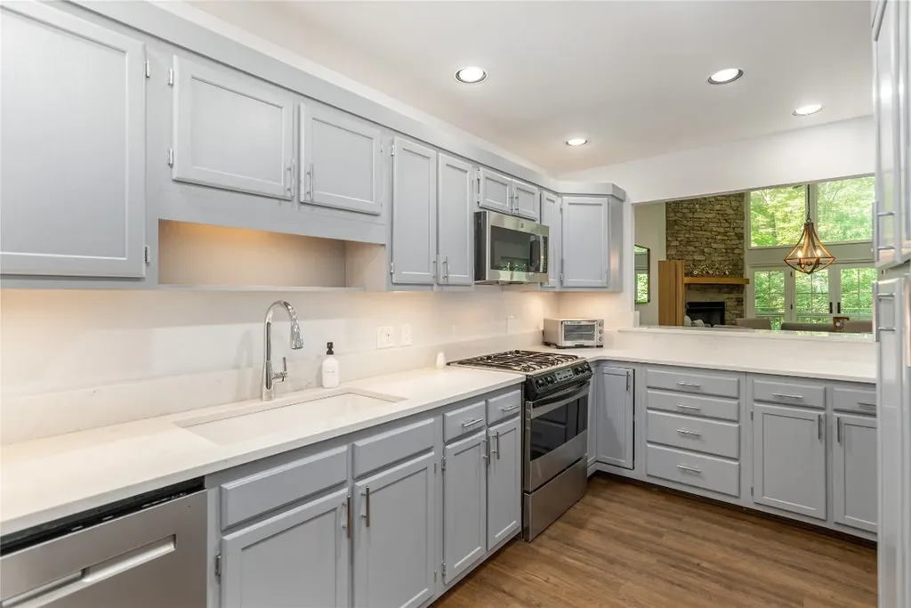 19 Whiteside Mountain Road Highlands NC 28741