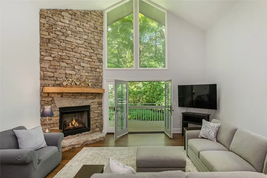 19 Whiteside Mountain Road Highlands NC 28741