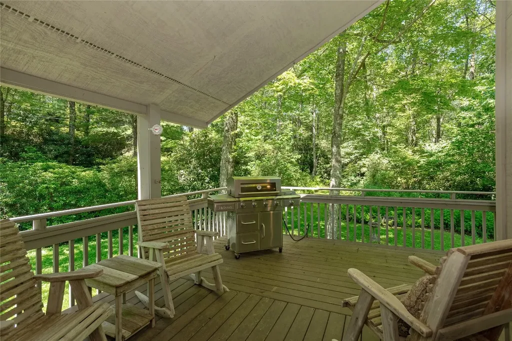 19 Whiteside Mountain Road Highlands NC 28741