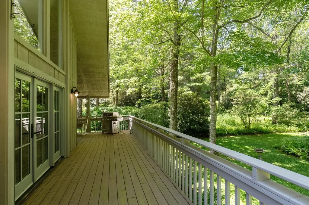 19 Whiteside Mountain Road Highlands NC 28741