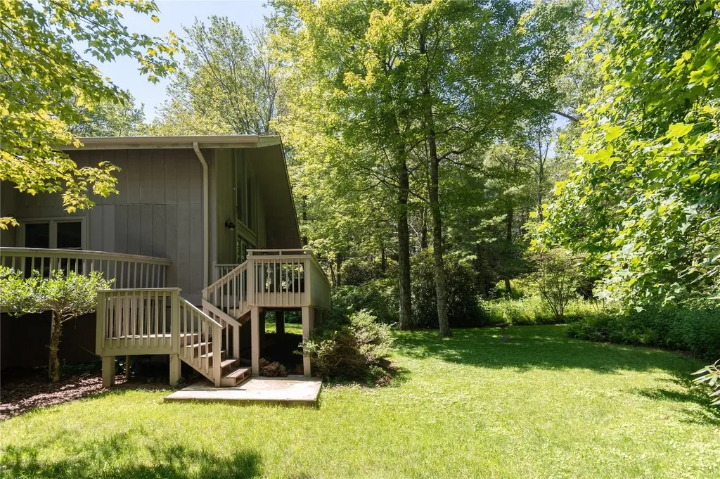 19 Whiteside Mountain Road Highlands NC 28741