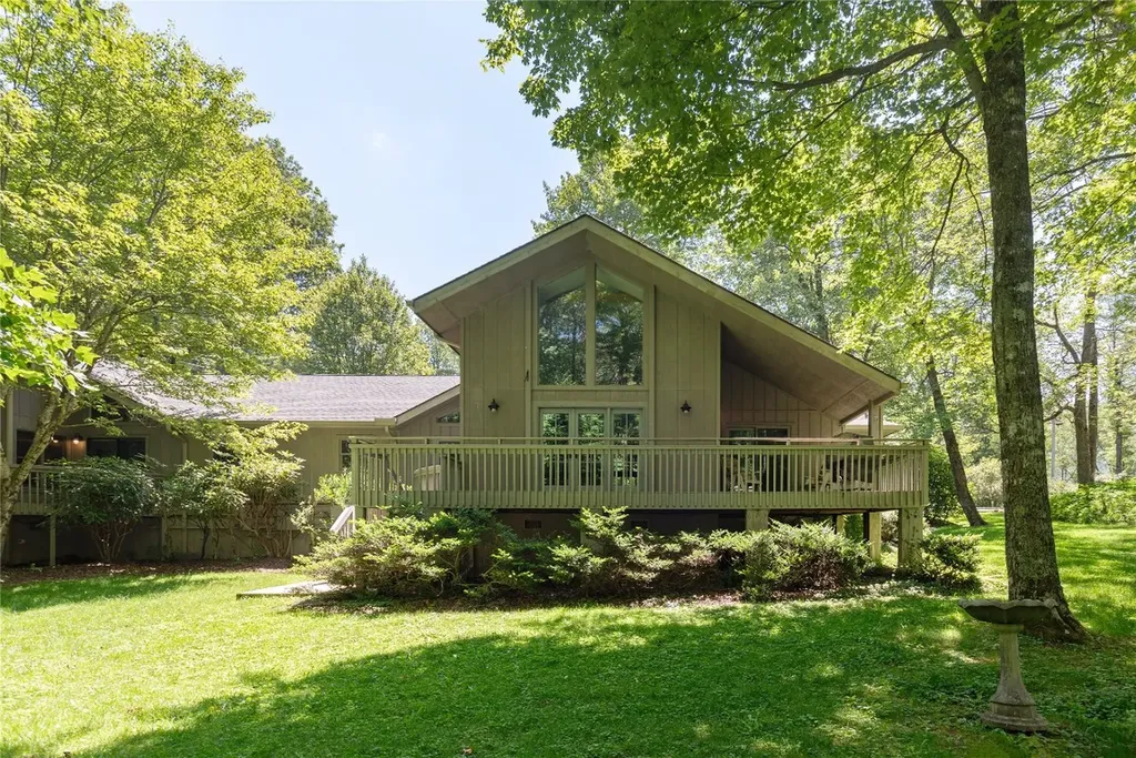 19 Whiteside Mountain Road Highlands NC 28741