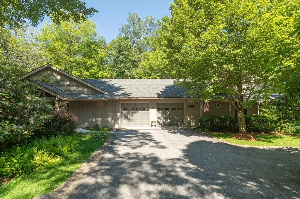 19 Whiteside Mountain Road Highlands NC 28741