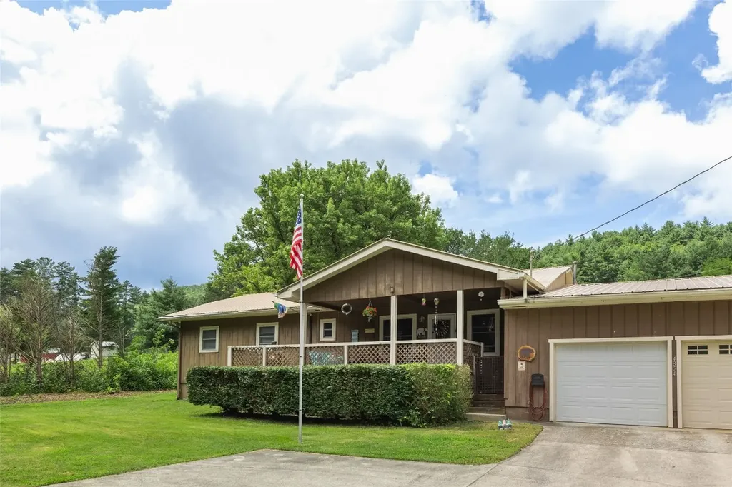 4854 Pine Creek Road Cullowhee NC 28723