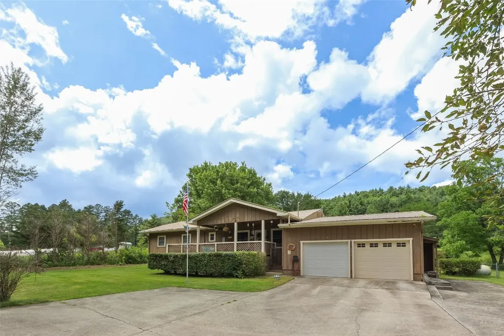 4854 Pine Creek Road Cullowhee NC 28723