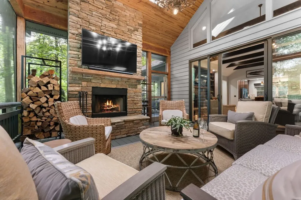 16 Hemlock Way Highlands NC 28741
