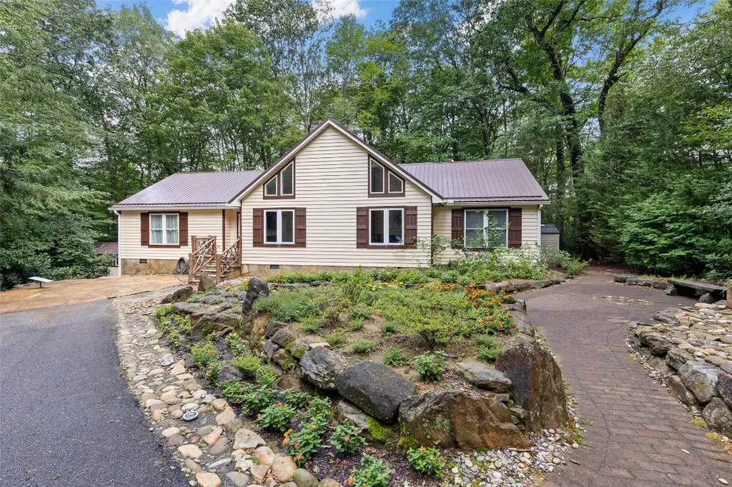 85 Fallen Leaf Lane Highlands NC 28741