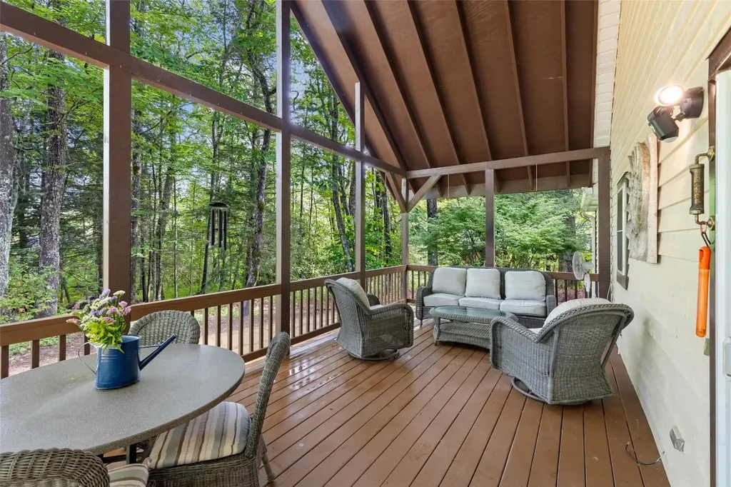 85 Fallen Leaf Lane Highlands NC 28741