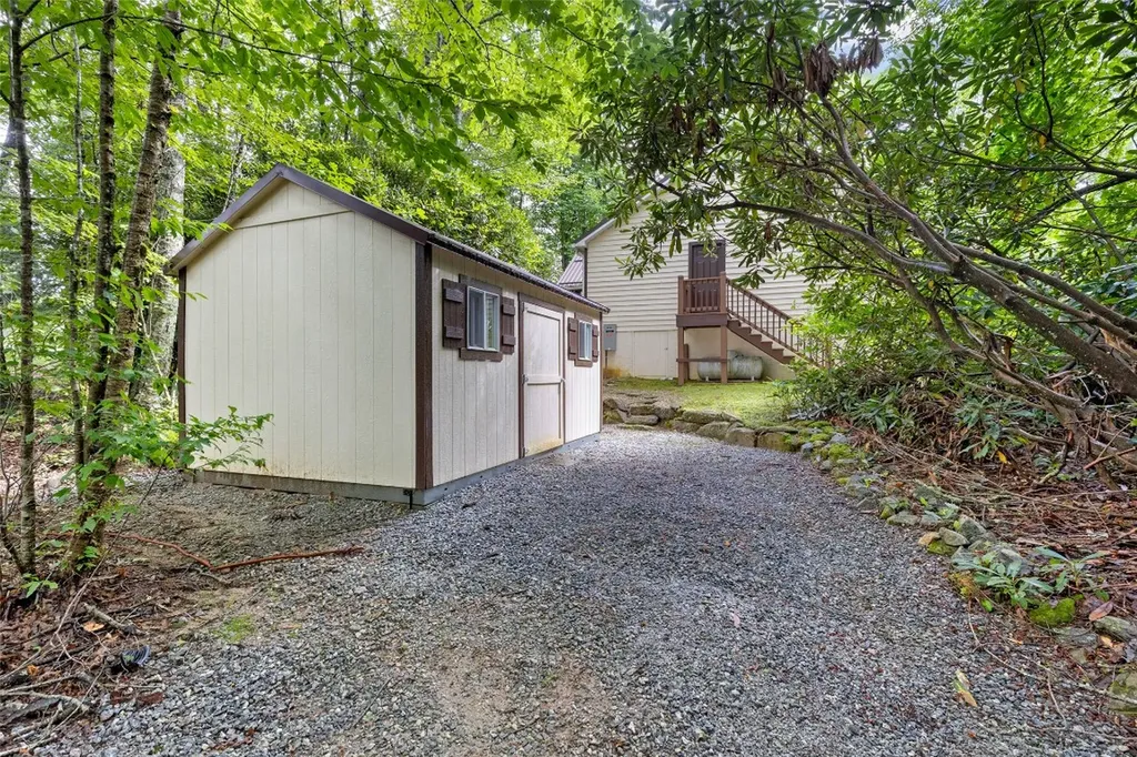 85 Fallen Leaf Lane Highlands NC 28741