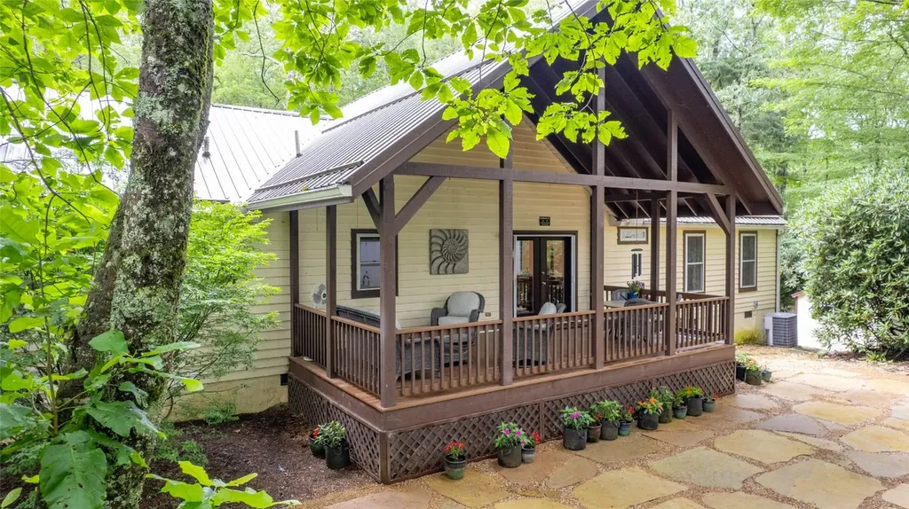 85 Fallen Leaf Lane Highlands NC 28741