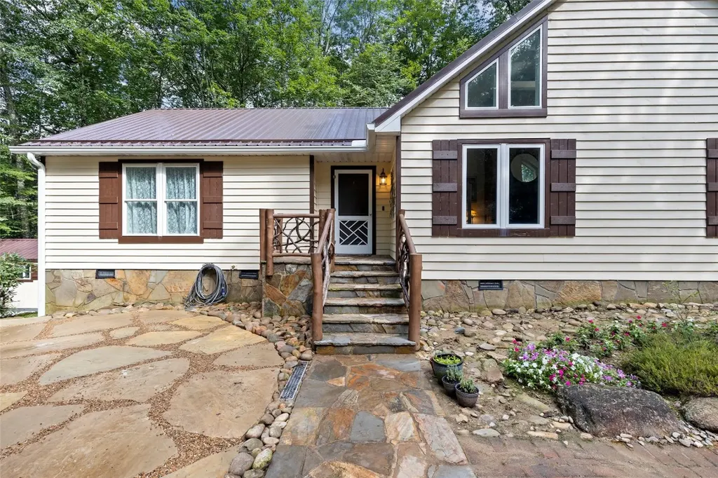 85 Fallen Leaf Lane Highlands NC 28741