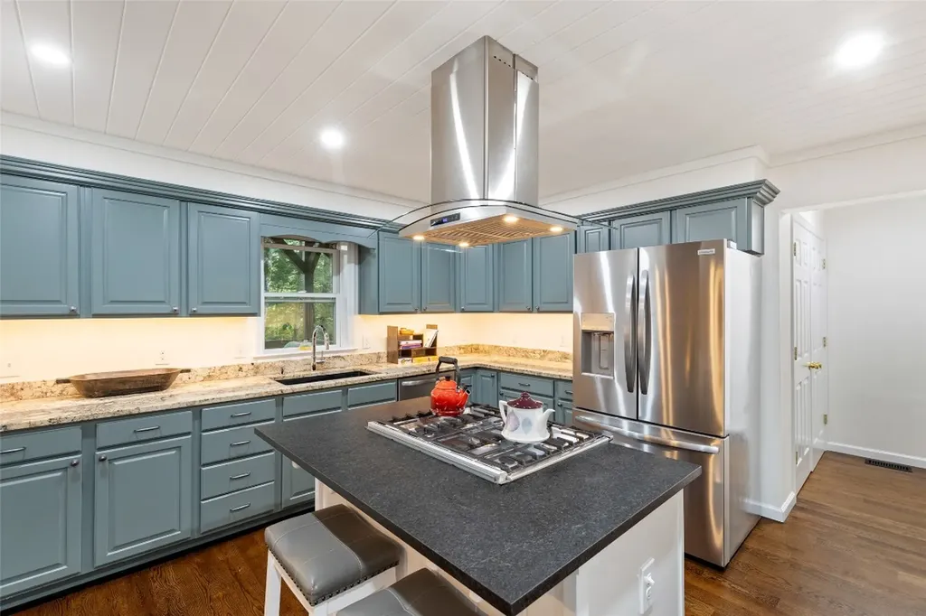 85 Fallen Leaf Lane Highlands NC 28741