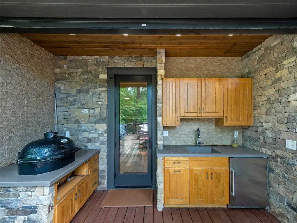 64 Bee Tree Way Lake Toxaway NC 28747