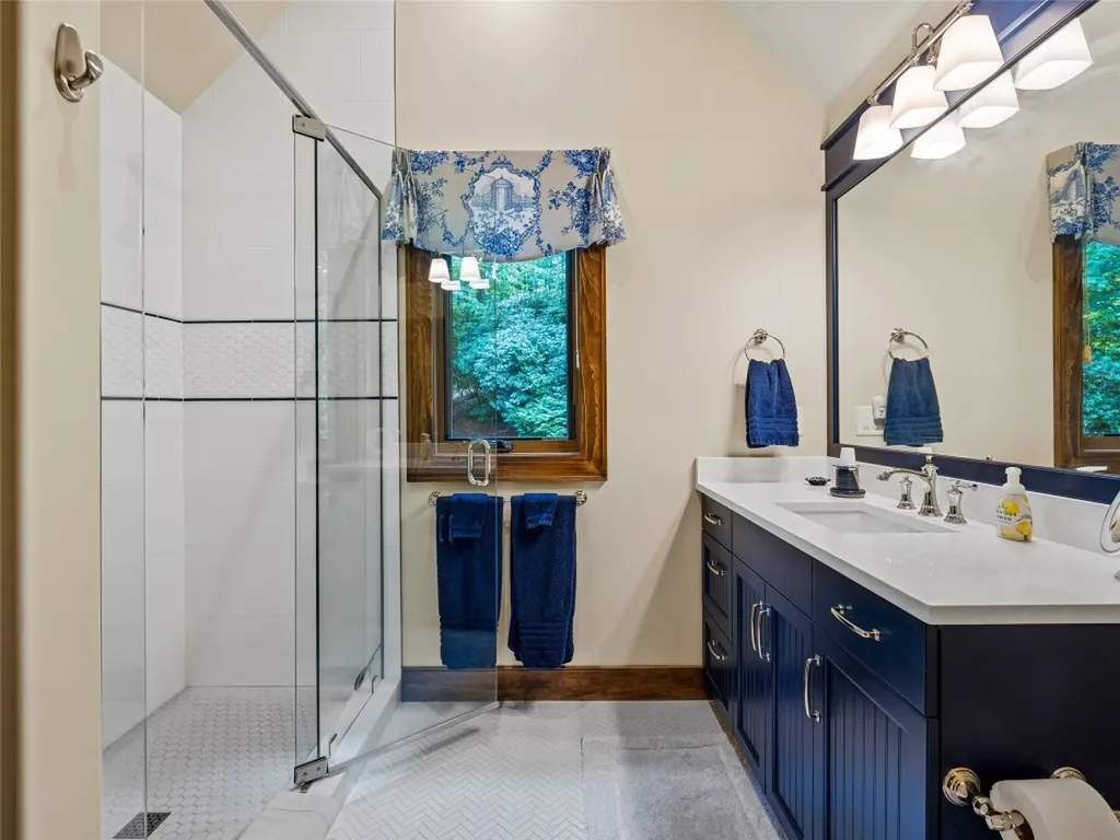 64 Bee Tree Way Lake Toxaway NC 28747