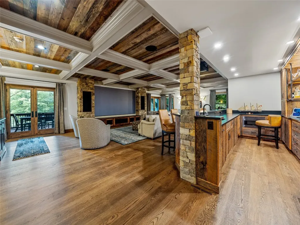 64 Bee Tree Way Lake Toxaway NC 28747