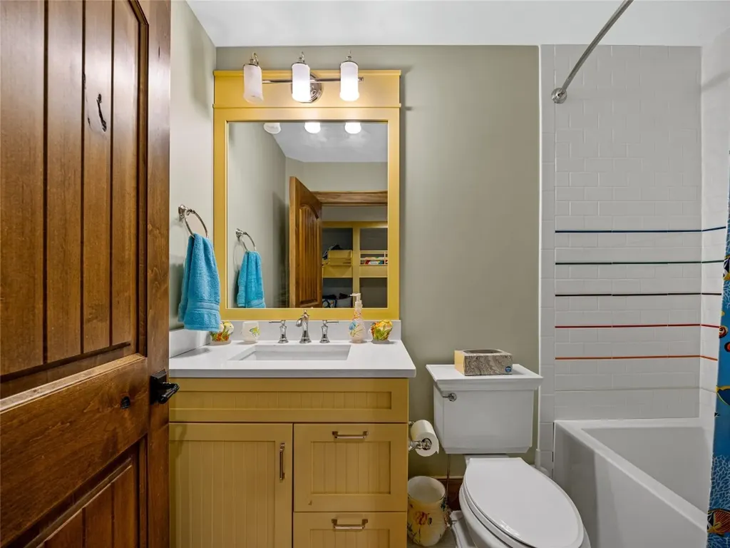 64 Bee Tree Way Lake Toxaway NC 28747