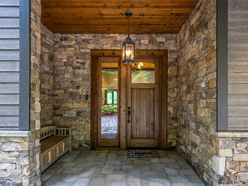 64 Bee Tree Way Lake Toxaway NC 28747