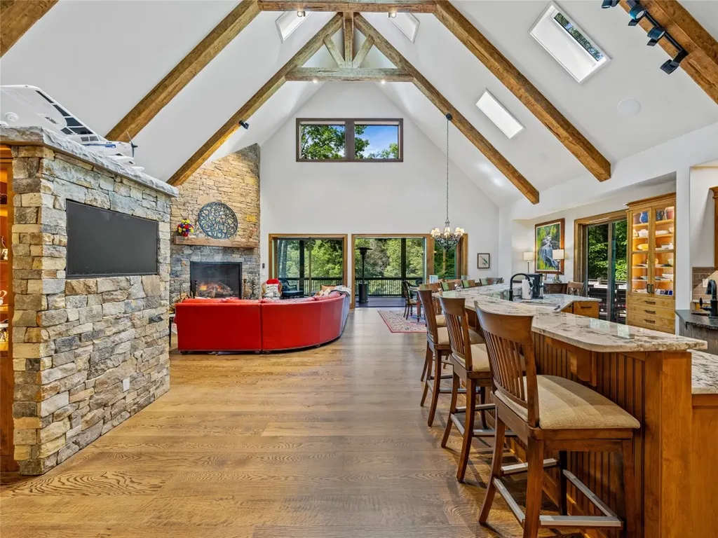 64 Bee Tree Way Lake Toxaway NC 28747