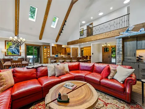 64 Bee Tree Way Lake Toxaway NC 28747